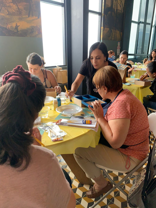 "Cuando creamos juntas, algo se sincroniza" Taller de velas, Costa Rica